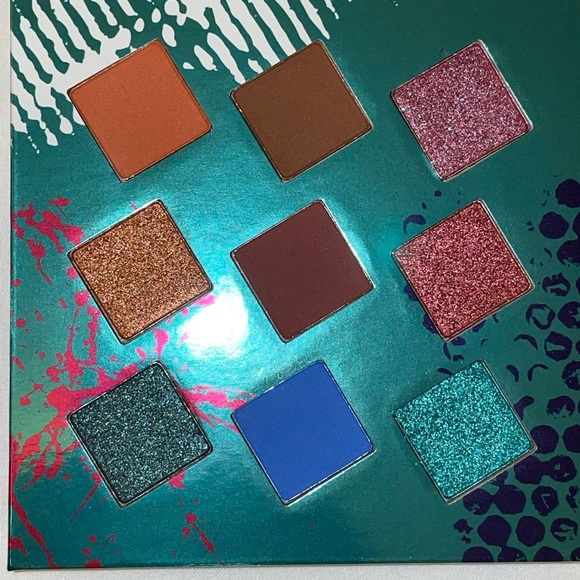 Hank and Henry eyeshadow palette - Picture 2 of 3